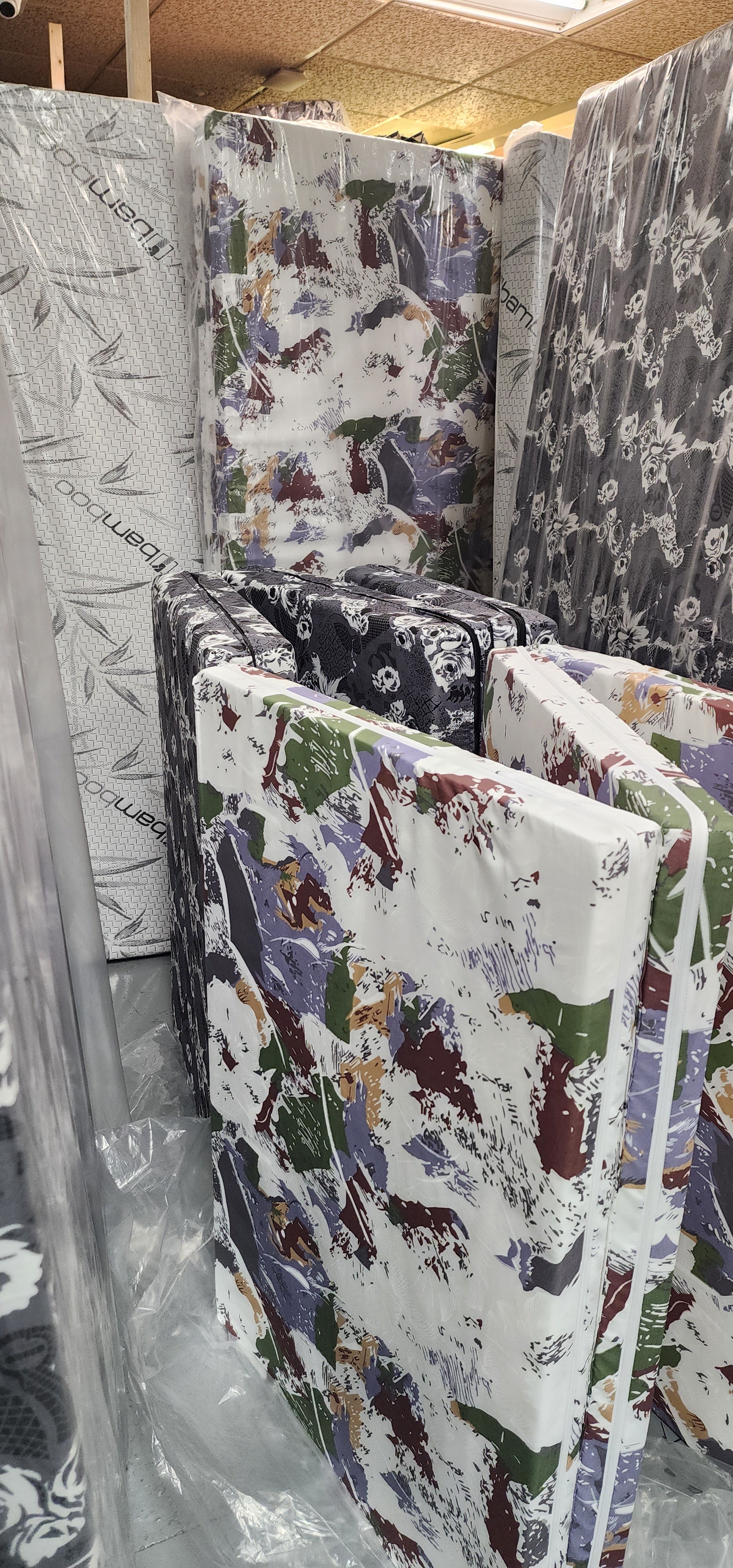 QUEEN SIZE HARD MATTRESS 5 INCH WITH BLACK ZIPPER